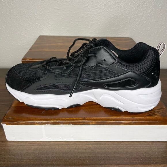 NWOT Fila Ray Tracer Chunky Sneakers Black and White Size 7 - Picture 6 of 10